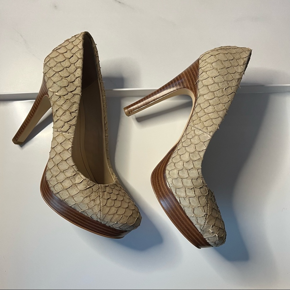 Calvin Klein Scale heel
